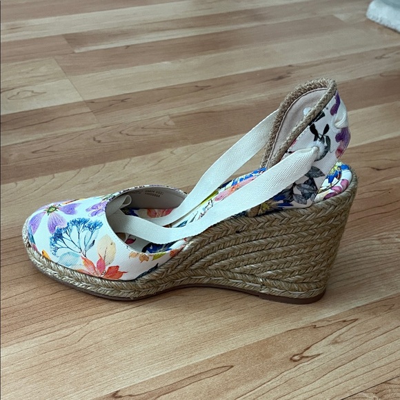 Stuart Weitzman Floral Wedge Espadrilles - Picture 7 of 10